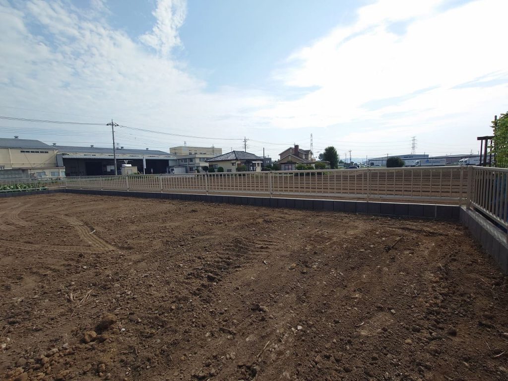 曲沢町土地フェンス